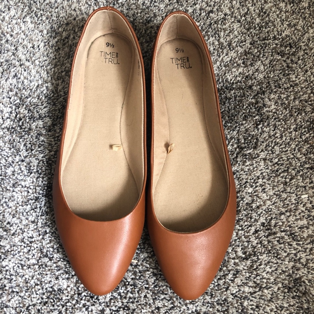 Cognac pointed toe slip on flats 9.5